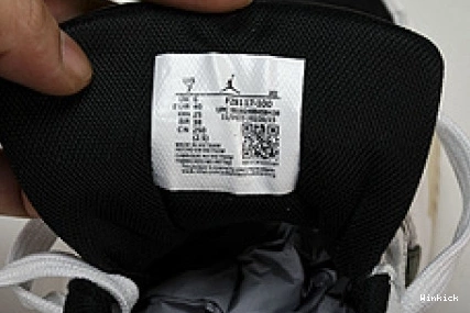 The Jordan Cut FZ8117-1001 x Check Travis Scott 0909